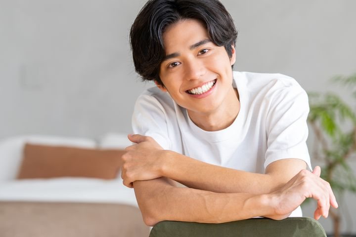 笑顔の３０代男性